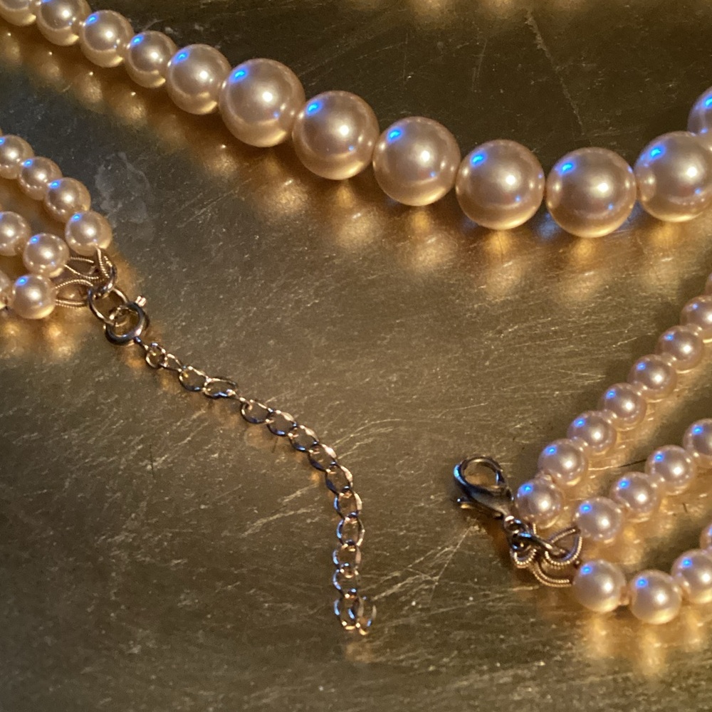 Elegant Off White Pearl Necklace and Bracelet Set - Picture 4 of 4
